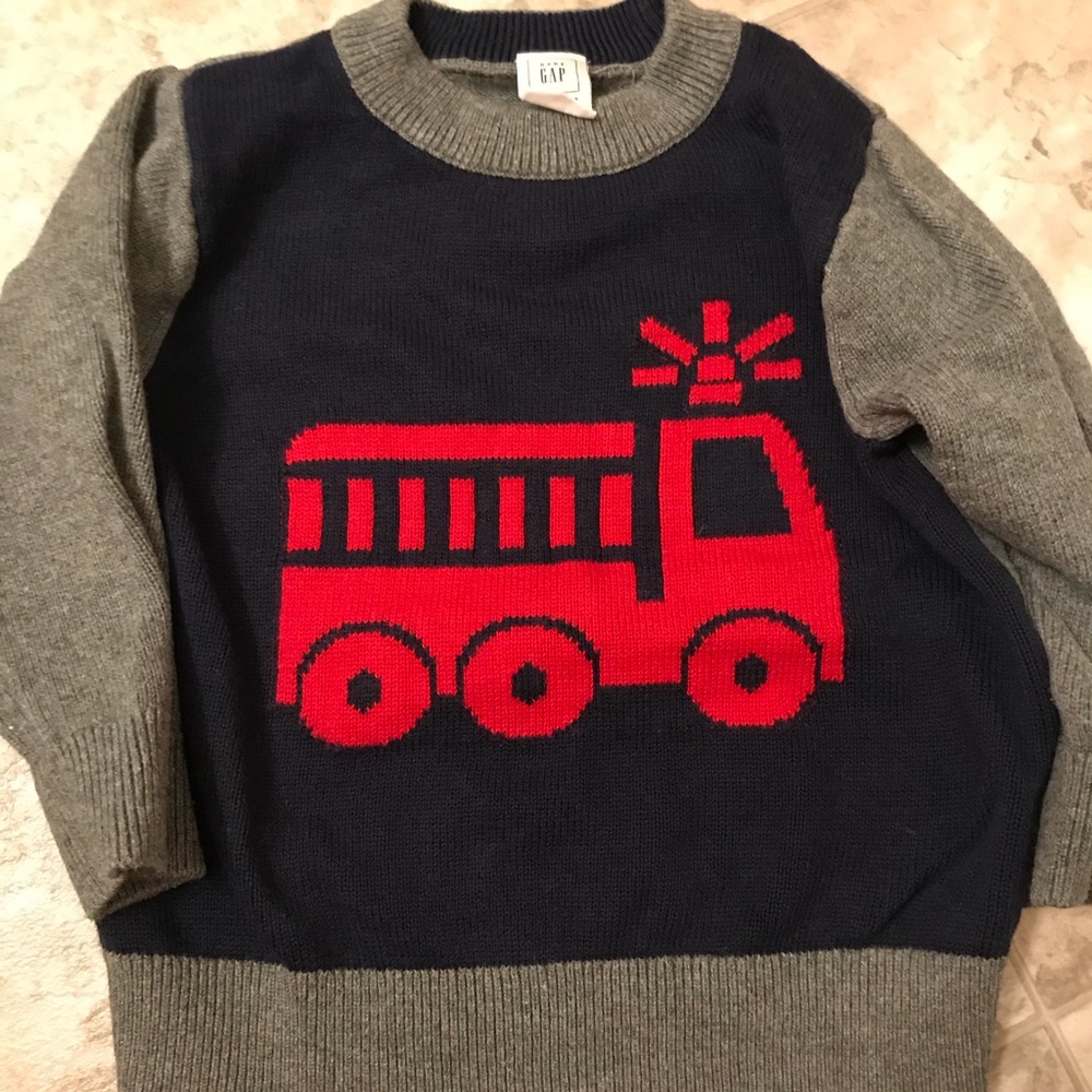 Like new boys sweater gap